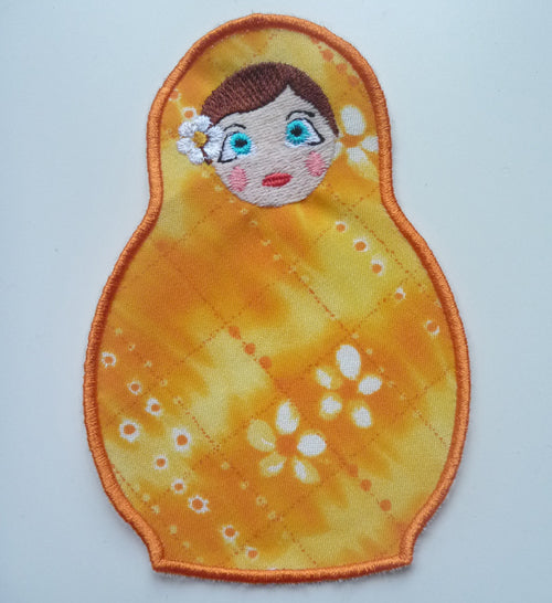 Poupées russes (matriochka), motifs appliqués par Annika